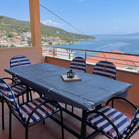 Apartman Emilija Vinišće Exteriér fotografie