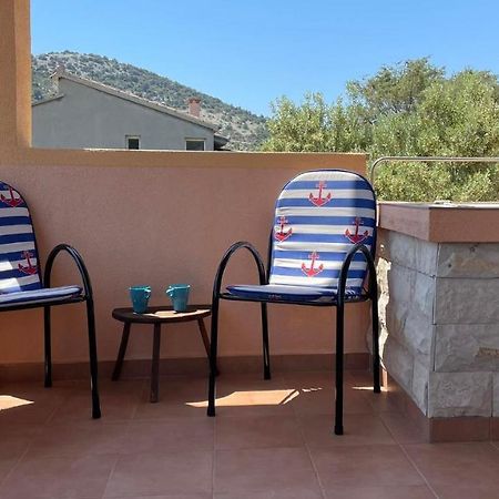 Apartman Emilija Vinišće Exteriér fotografie