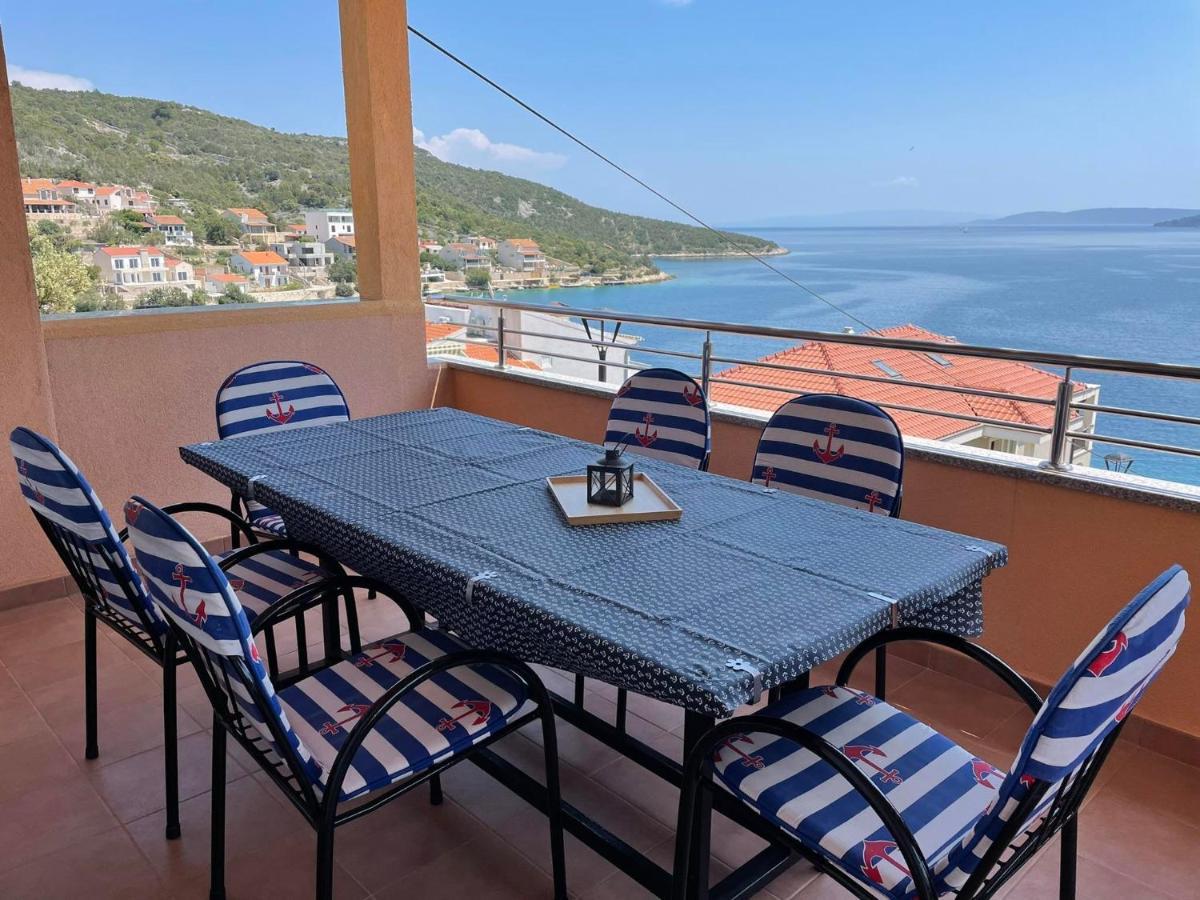 Apartman Emilija Vinišće Exteriér fotografie