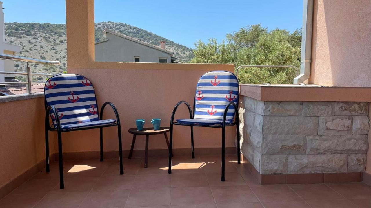 Apartman Emilija Vinišće Exteriér fotografie
