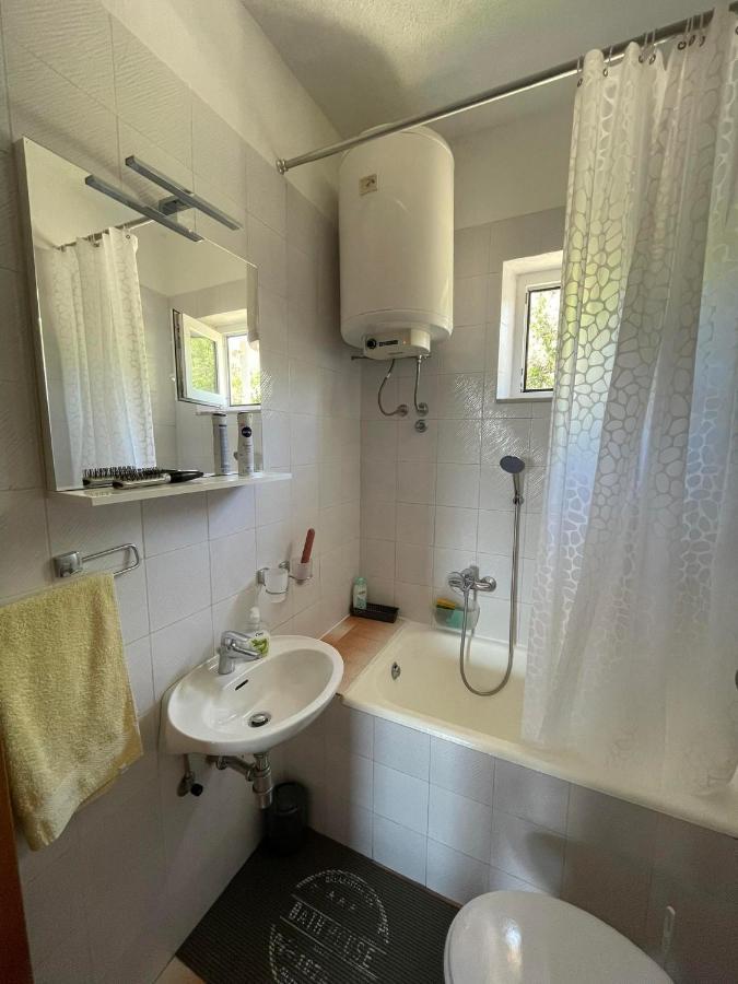 Apartman Emilija Vinišće Exteriér fotografie