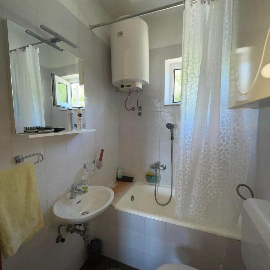 Apartman Emilija Vinišće Exteriér fotografie