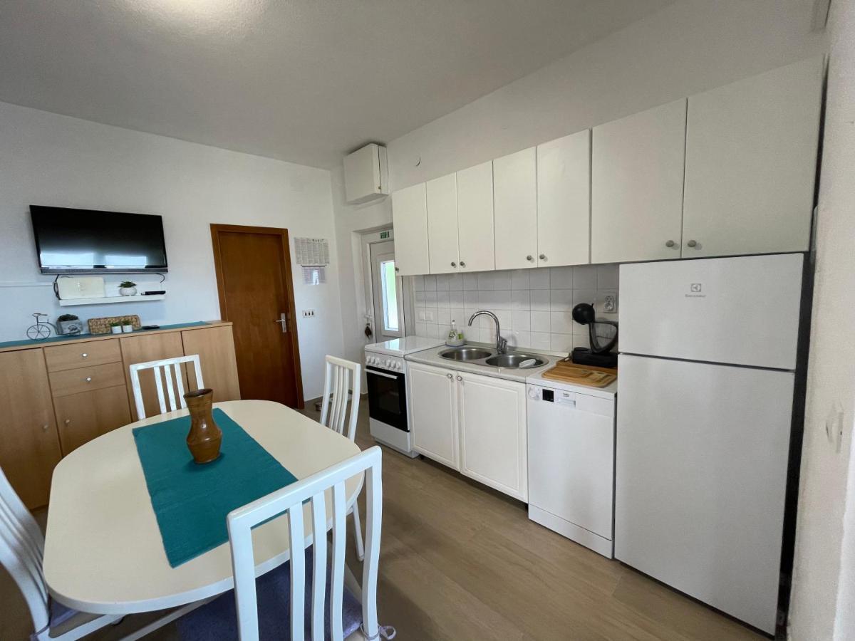 Apartman Emilija Vinišće Exteriér fotografie