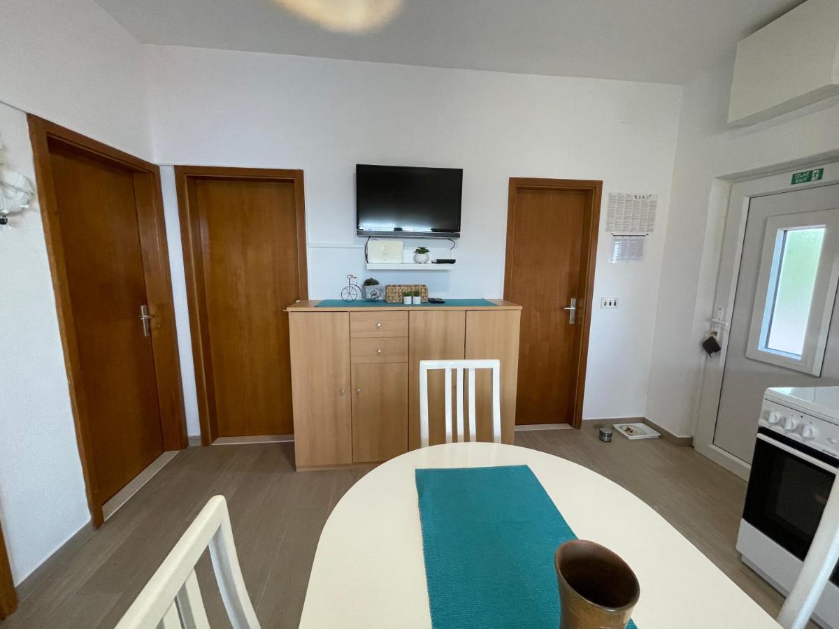 Apartman Emilija Vinišće Exteriér fotografie