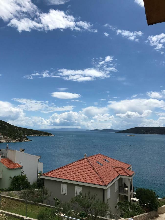 Apartman Emilija Vinišće Exteriér fotografie