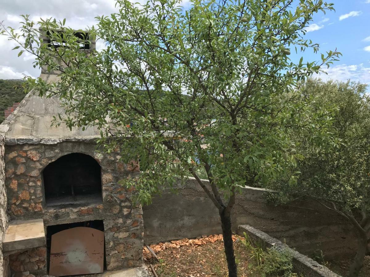 Apartman Emilija Vinišće Exteriér fotografie
